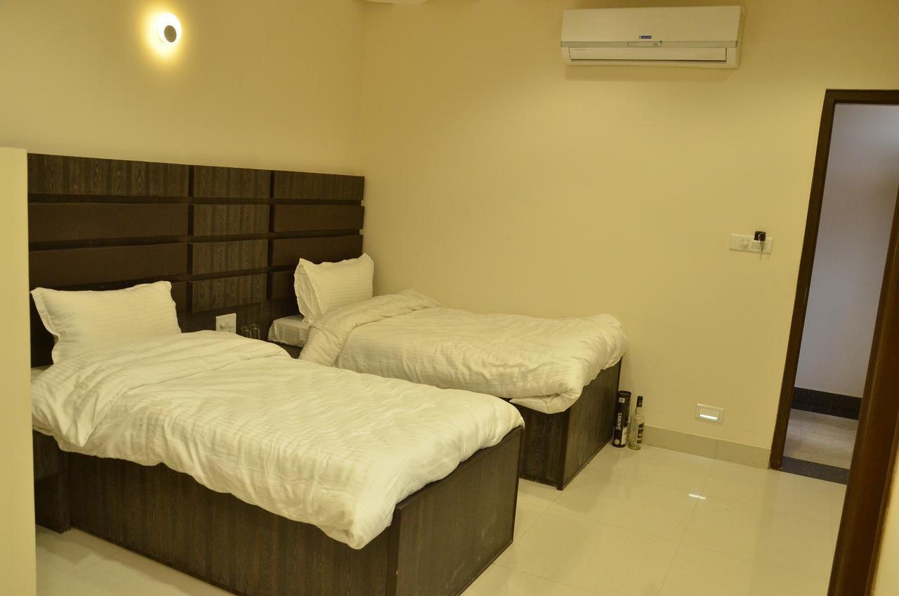 Hotel Bellevue Inn Gangānagar Екстериор снимка