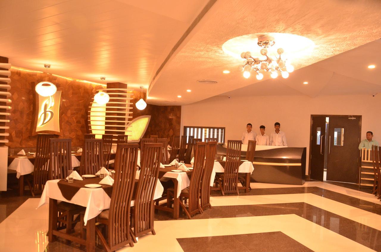 Hotel Bellevue Inn Gangānagar Екстериор снимка
